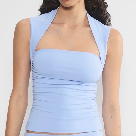 Aritzia Tops - Aritzia
Original Contour Flourish Top size S